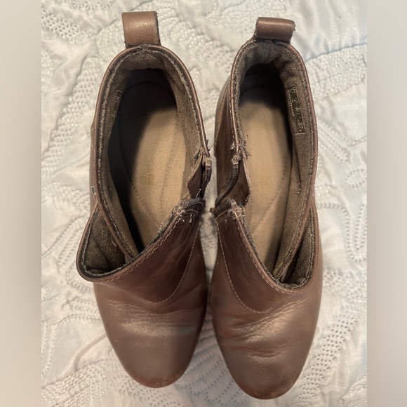 LN Clarks Brown Leather Ankle Boots 7 - Mahogany Booties - Picture 4 of 6